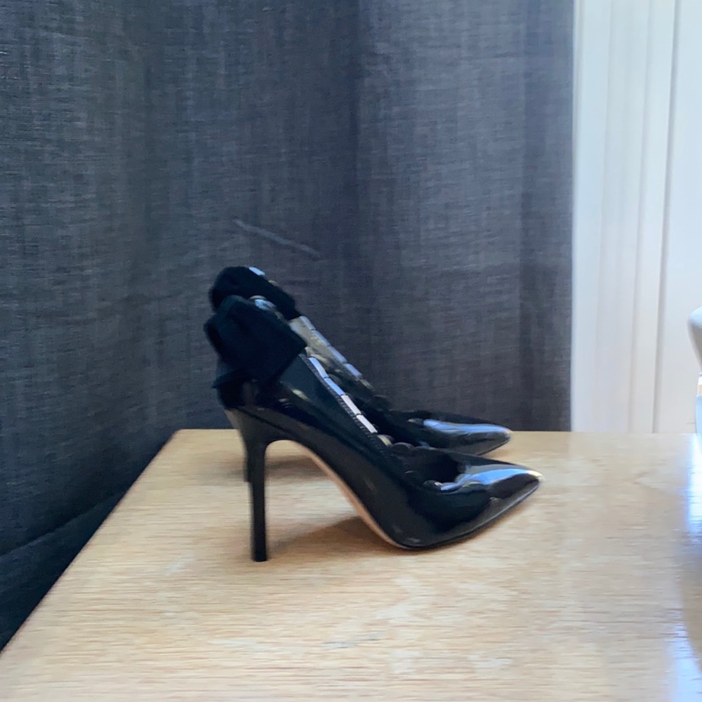Kate Spade Black Paten leather pump- Size 10
